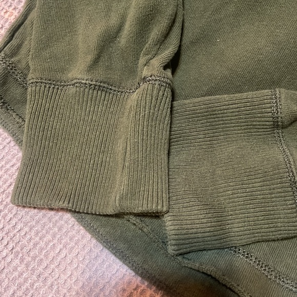 Hell yeah! Abercrombie, Muscle fit, long sleeve AND green! - Picture 4 of 7